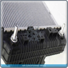 Cargar imagen en el visor de la galería, Radiator fits Ford 6.4L Powerstroke F250, F350, F450, F550 2008, 200... QAC