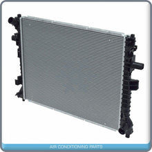 Cargar imagen en el visor de la galería, NEW Radiator fit Ford Crown Victoria / Lincoln Town Car / Mercury Grand Ma..  QU - Qualy Air