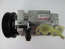 Cargar imagen en el visor de la galería, A/C Compressor OEM 10SR17C for Jeep Commander QR - Qualy Air