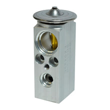 Load image into Gallery viewer, A/C Expansion Valve for John / Kenworth / Peterbilt / Terex / Volvo QR - Qualy Air