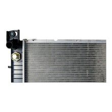 Cargar imagen en el visor de la galería, Radiator for Chevy Silverado 1500 Tahoe Suburban 1500 GMC Sierra 1500 Yukon 5.3L - Qualy Air