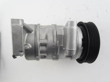 Cargar imagen en el visor de la galería, A/C Compressor OEM 10SRE11C for Honda Fit QR - Qualy Air