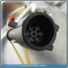 Cargar imagen en el visor de la galería, New OEM A/C Compressor for Ford/New Holland H9870 BALE WAGON - OE# 87430122 - Qualy Air