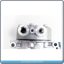 Cargar imagen en el visor de la galería, A/C Compressor OEM Sanden SD7H15 for Kenworth / Peterbilt QR - Qualy Air